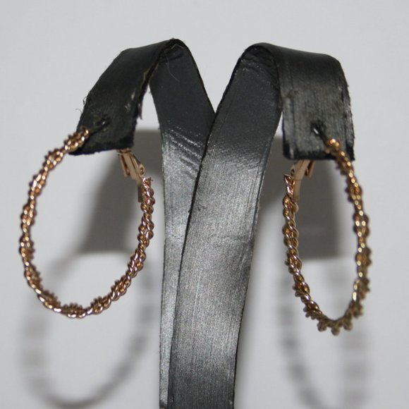 Beautiful gold hoop twisted gold earrings 1.25"